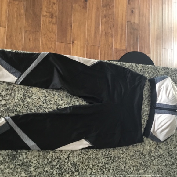 Victoria Secret Sport Matching Leggings and Sports Bra Pants Small  Bra 34 B - Picture 3 of 6